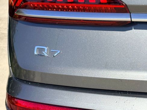 Used 2023 Audi Q7 Premium Plus image 11