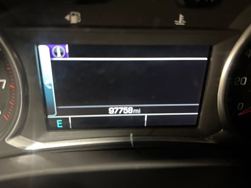 Used 2018 Chevrolet Traverse LT image 16