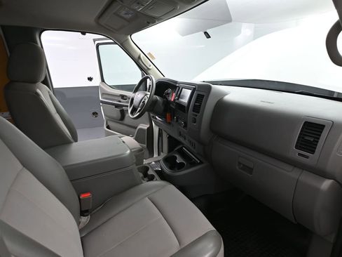 Used 2019 Nissan NV 2500 SV image 41
