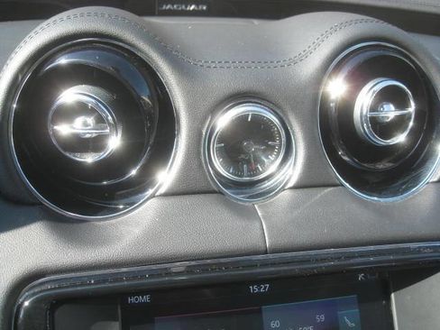 Used 2017 Jaguar XJ image 40