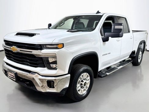 Used 2025 Chevrolet Silverado 2500 LT w/ Convenience Package AWD/4WD image 1