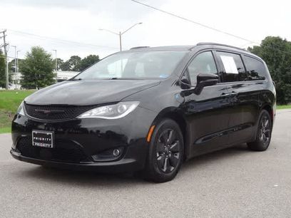 Used 2020 Chrysler Pacifica Limited w/ Quick Oder Package 2EV RED-S
