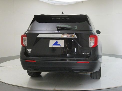 Used 2023 Ford Explorer XLT image 7