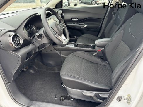 Used 2023 Nissan Kicks SV image 9