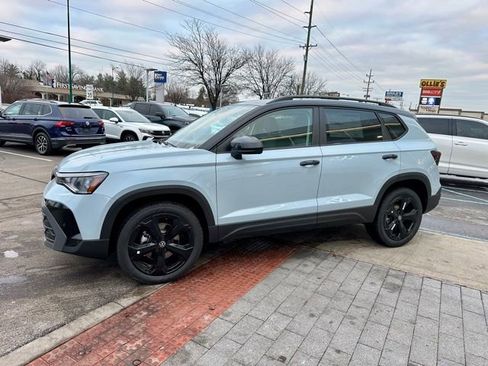 New 2026 Volkswagen Taos SE AWD/4WD image 3