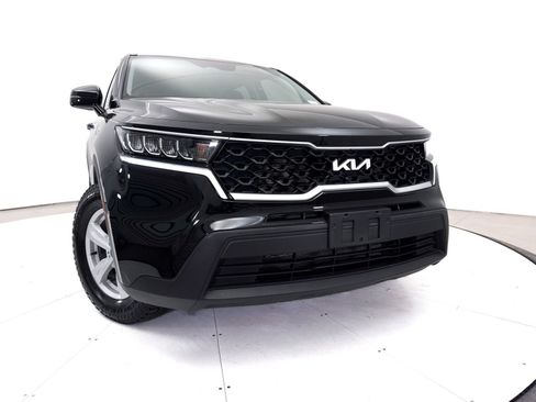 Certified 2023 Kia Sorento LX FWD image 5