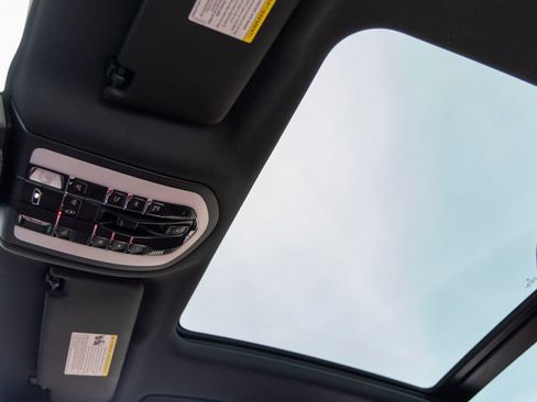 New 2025 Porsche Macan image 28