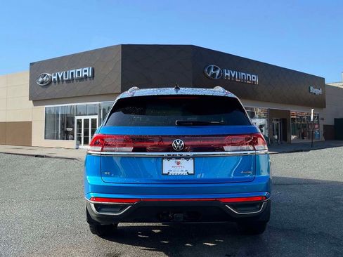 Used 2024 Volkswagen Atlas Cross Sport SE image 7