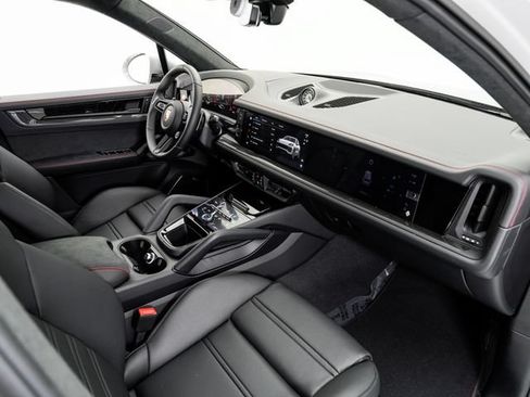 New 2026 Porsche Cayenne GTS AWD/4WD image 22