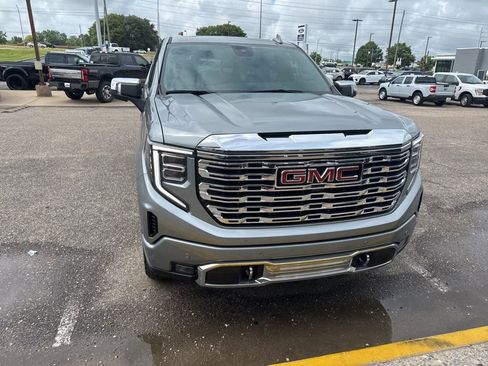 Used 2025 GMC Sierra 1500 Denali AWD/4WD image 3