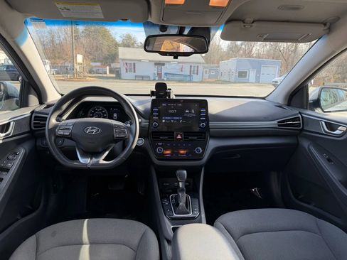 Used 2021 Hyundai Ioniq SE image 26
