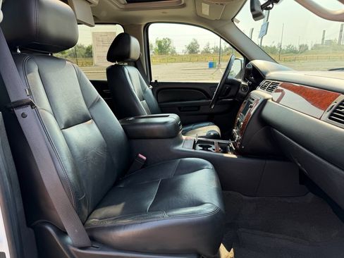 Used 2011 Chevrolet Avalanche LTZ AWD/4WD image 21