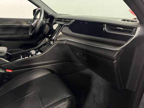 Used 2022 Jeep Grand Cherokee Overland w/ Advanced Protech Group III image 34