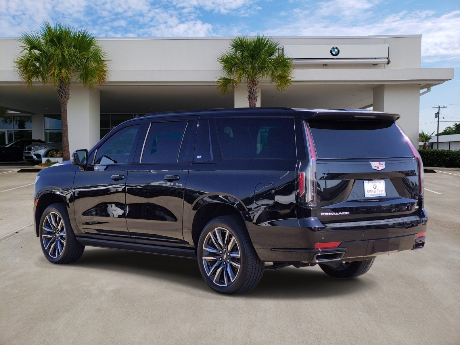 Used 2023 Cadillac Escalade ESV Sport Platinum w/ LPO, Floor Liner Package AWD/4WD image 6
