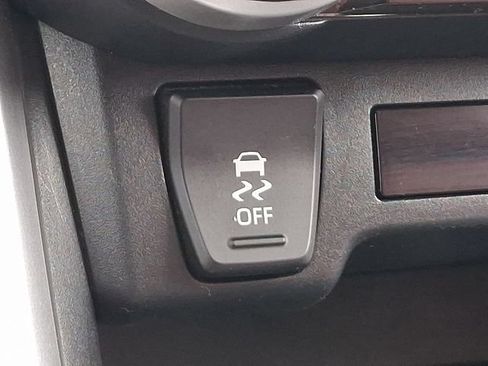 Used 2019 Toyota RAV4 XLE AWD/4WD image 15