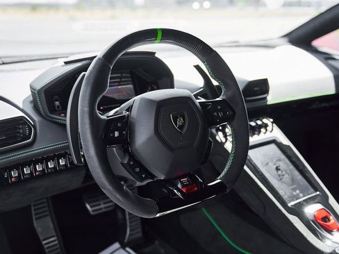 Used 2024 Lamborghini Huracan Sterrato image 39