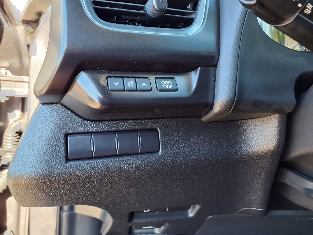 Used 2022 Lexus UX 200 w/ Accessory Package (Z1) FWD image 19