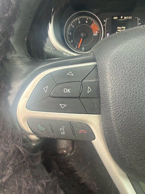 Used 2016 Jeep Cherokee Latitude w/ Comfort/Convenience Group AWD/4WD image 11