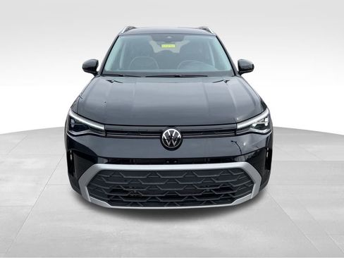 Used 2025 Volkswagen Taos SE image 3