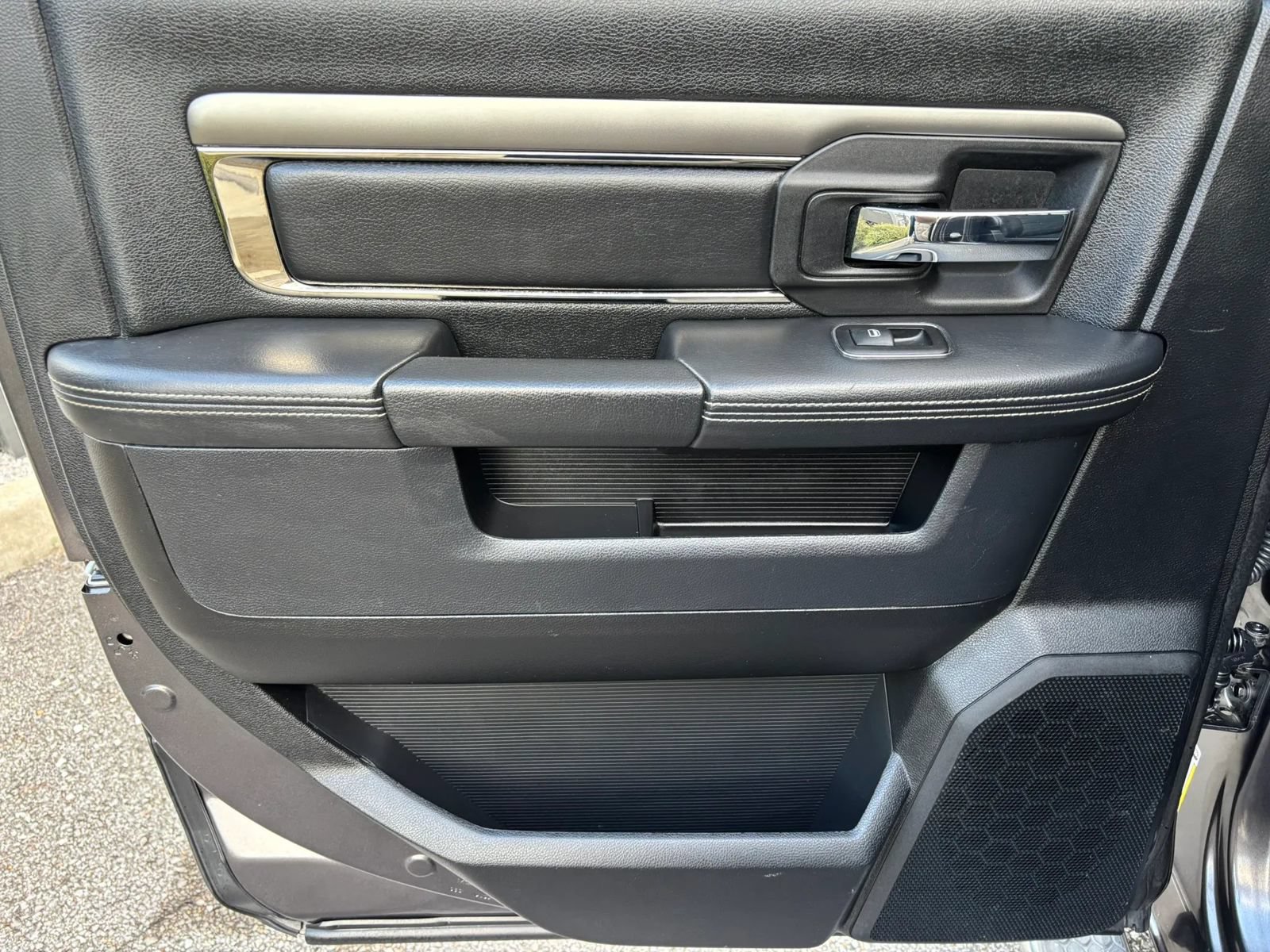 Used 2015 RAM 1500 Sport w/ Remote Start & Security Group RWD image 22
