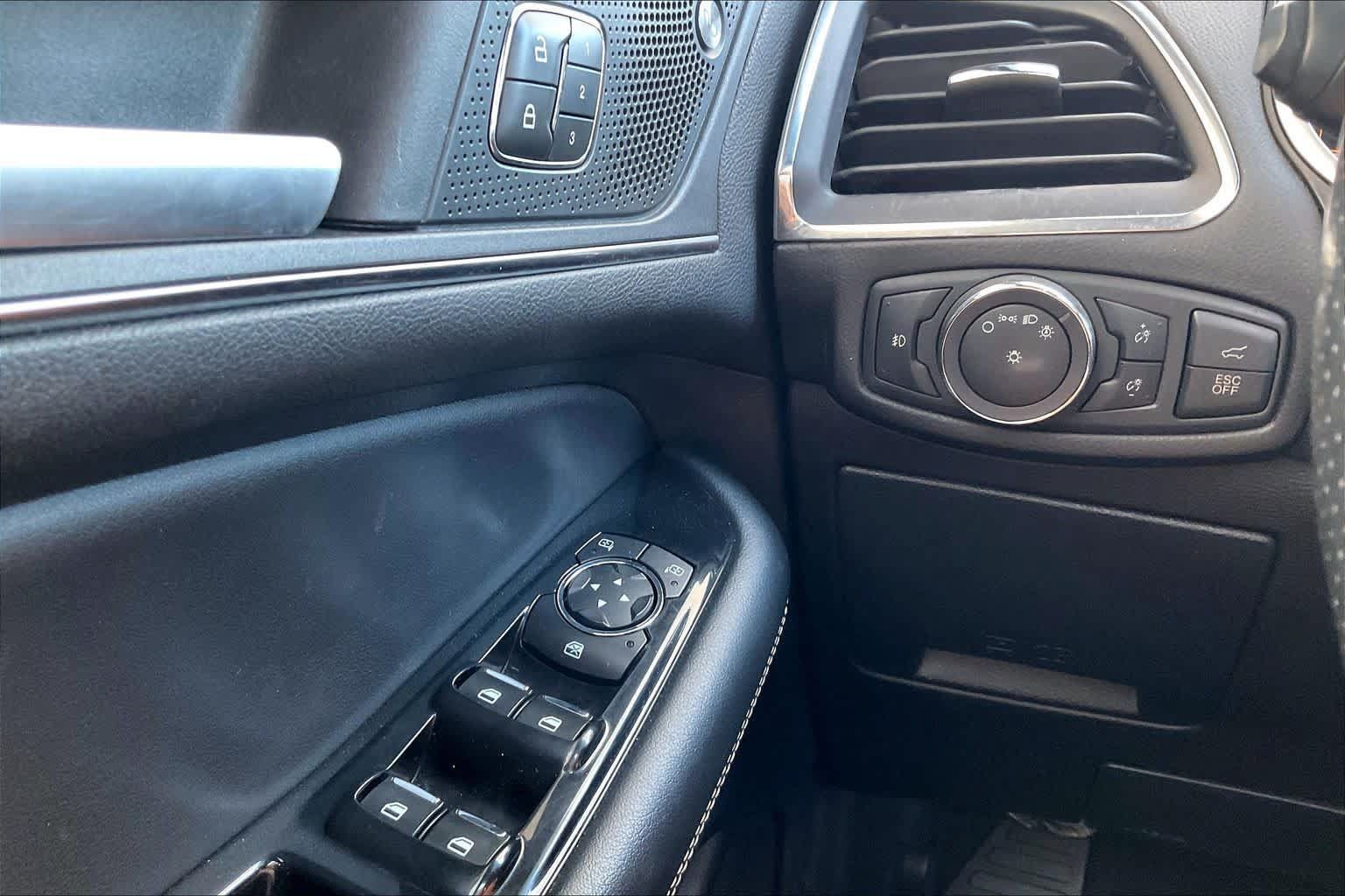 Used 2019 Ford Edge ST w/ Equipment Group 401A AWD/4WD image 33