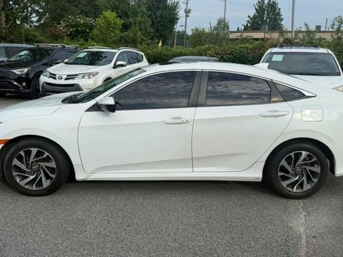 Used 2018 Honda Civic EX image 5