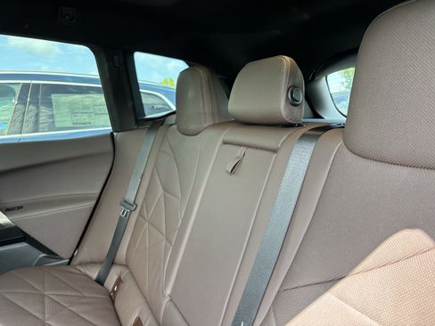 Used 2024 BMW iX xDrive50 w/ Premium Package AWD/4WD image 32