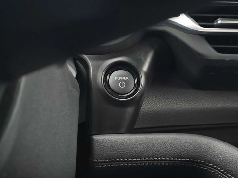 Used 2025 Toyota Sienna Platinum image 35