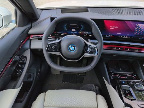New 2026 BMW i5 eDrive40 image 16