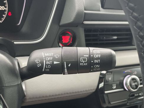 Used 2025 Honda Pilot Touring image 24