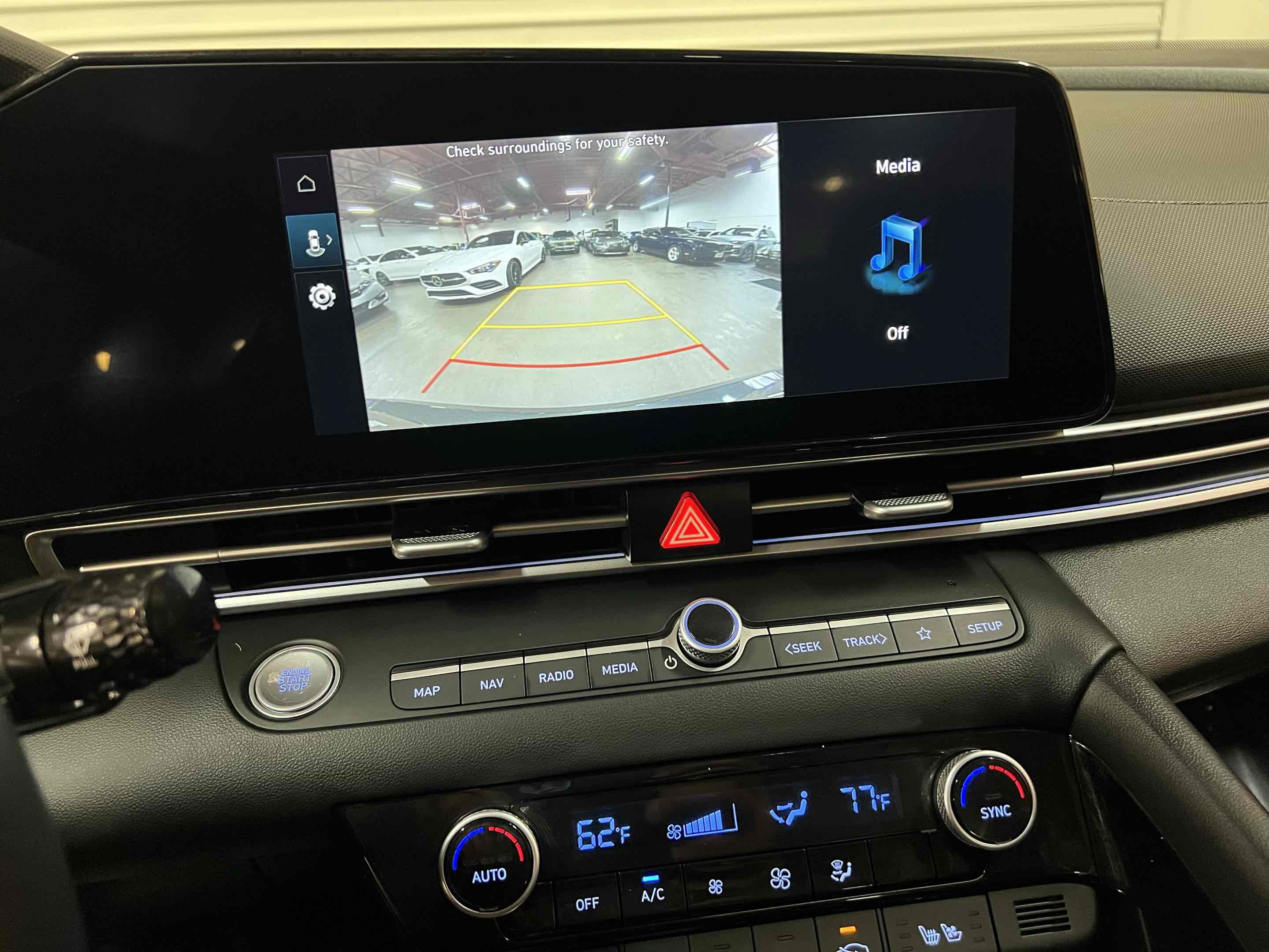 Used 2025 Hyundai Elantra Limited FWD image 10
