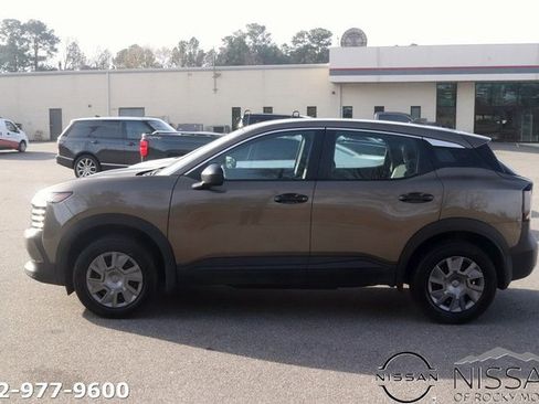 Used 2025 Nissan Kicks S image 4