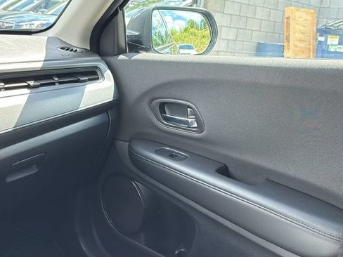 Used 2021 Honda HR-V LX image 24