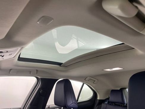 Used 2019 Lexus UX 200 w/ Premium Package image 6