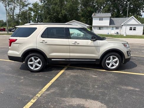 Used 2017 Ford Explorer XLT w/ Class II Trailer Tow Package AWD/4WD image 2