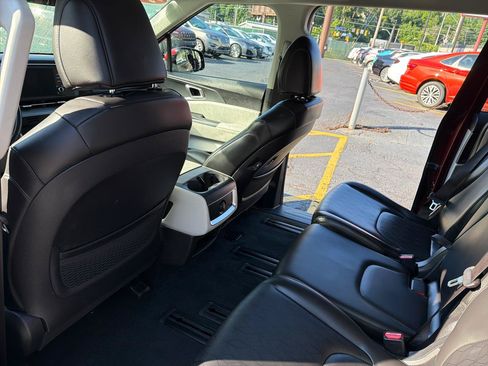 Used 2022 Kia Carnival LX FWD image 26