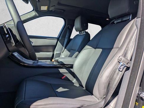 New 2026 Land Rover Range Rover Velar Dynamic SE image 4