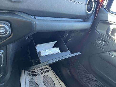 Used 2022 Jeep Wrangler Unlimited Sahara w/ Cold Weather Group image 34