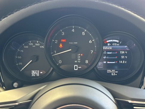 Certified 2025 Porsche Macan AWD/4WD image 30