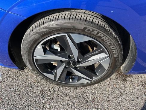 Used 2023 Hyundai Elantra Limited image 22