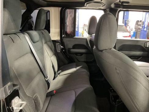 Used 2022 Jeep Wrangler Unlimited Sahara AWD/4WD image 12