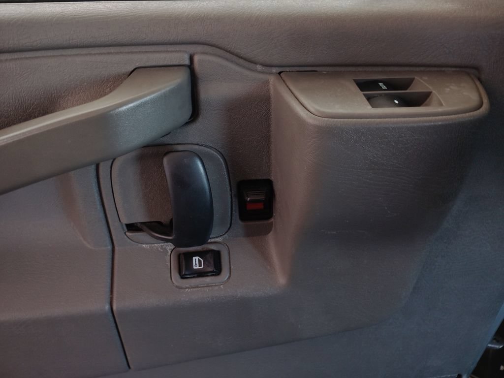 Used 2017 Chevrolet Express 2500 LS RWD image 22
