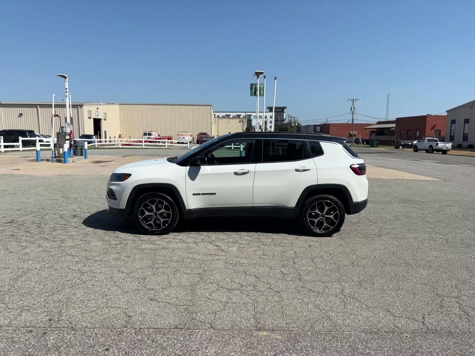 Used 2025 Jeep Compass Limited AWD/4WD image 8