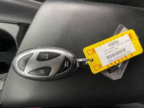 Certified 2025 Hyundai Elantra SEL FWD image 26