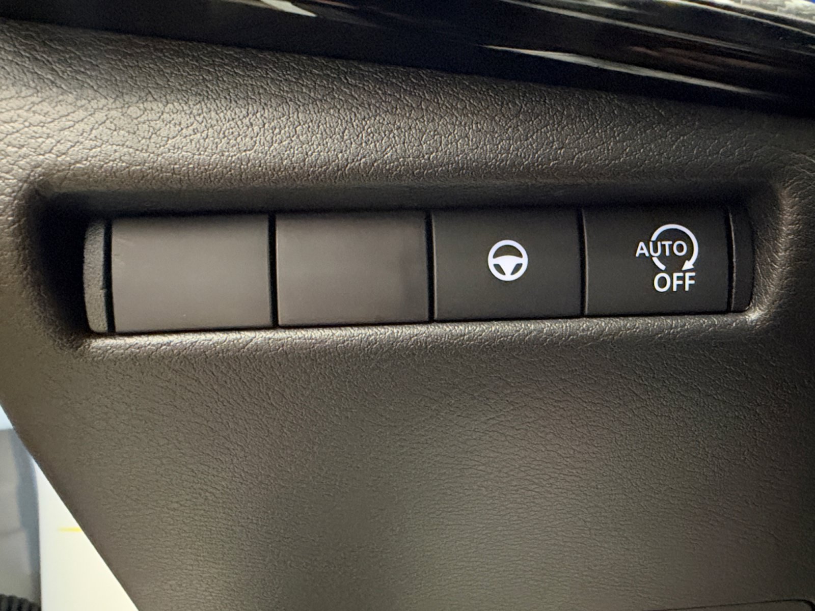 Used 2026 Nissan Kicks SR FWD image 26