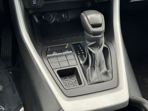 Used 2022 Toyota RAV4 XLE image 36