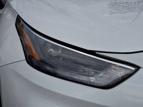 Certified 2025 Toyota Highlander LE AWD/4WD image 9