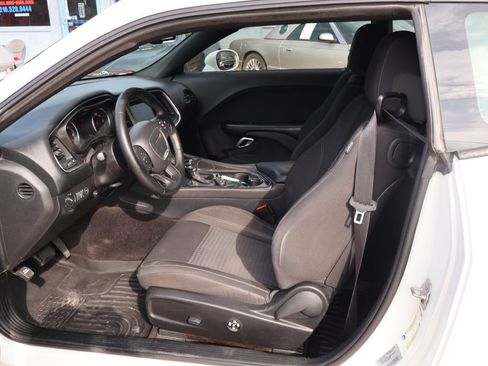 Used 2016 Dodge Challenger SXT RWD image 18