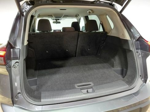 Used 2025 Nissan Rogue SV image 36