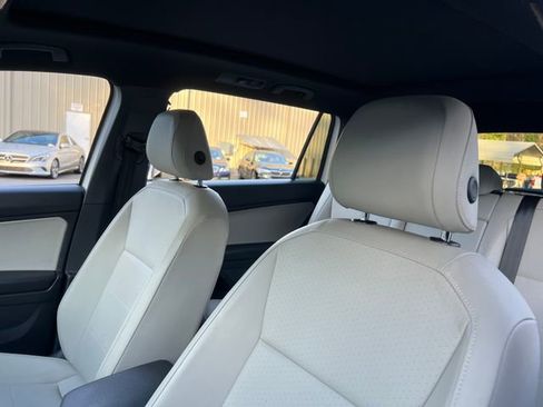 Used 2020 Volkswagen Tiguan SE R-Line image 14